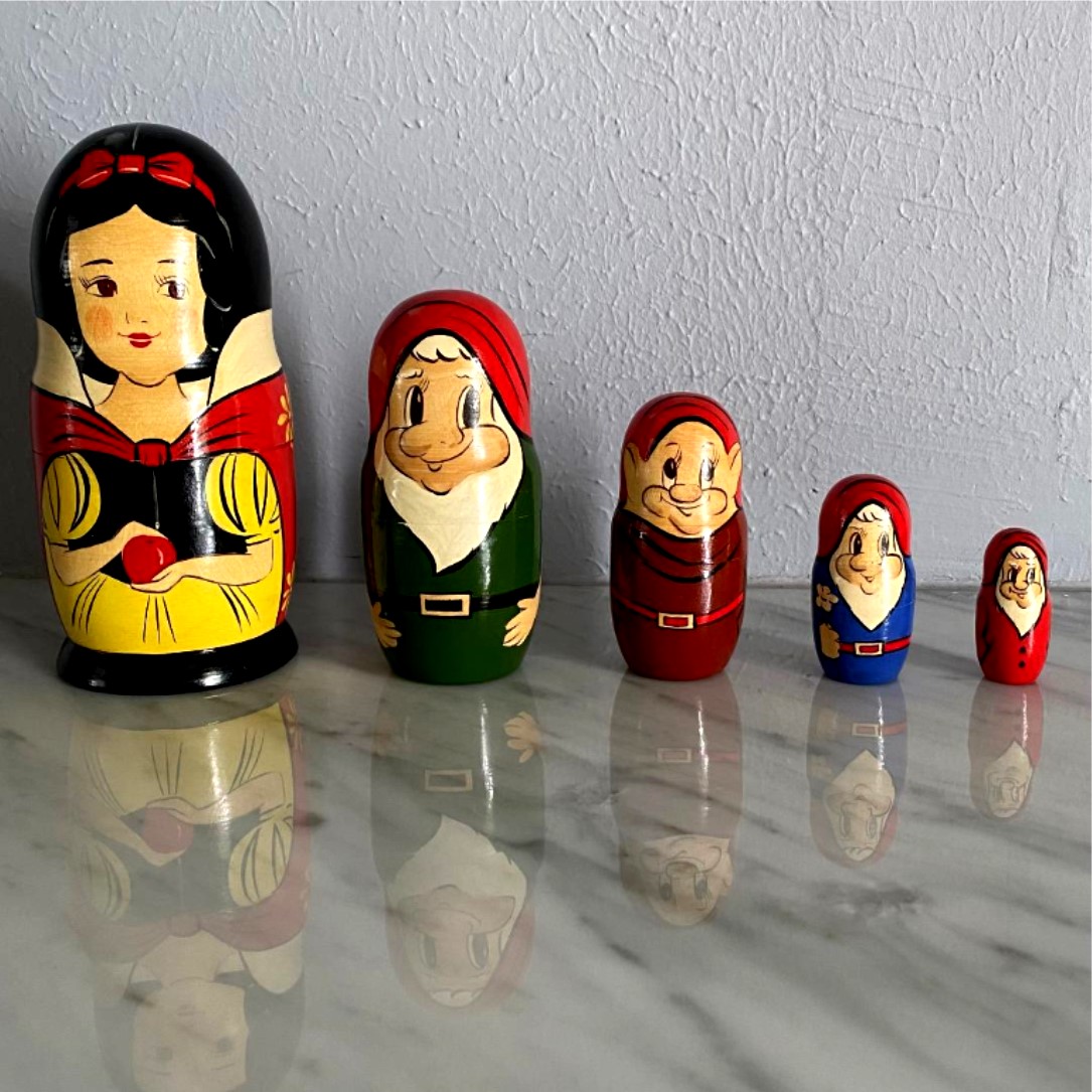 Snow white nesting dolls deals